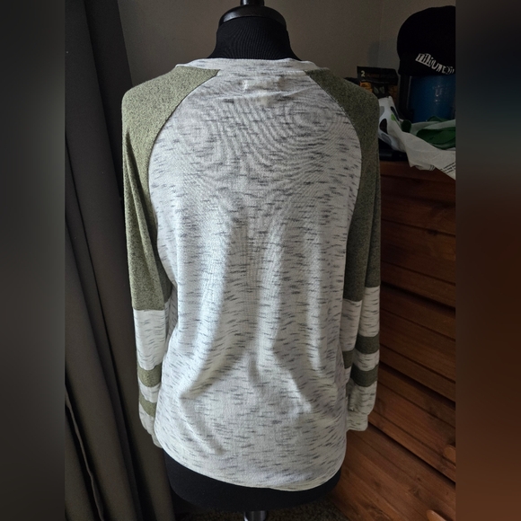 NWOT Maurices Top L - Picture 4 of 5